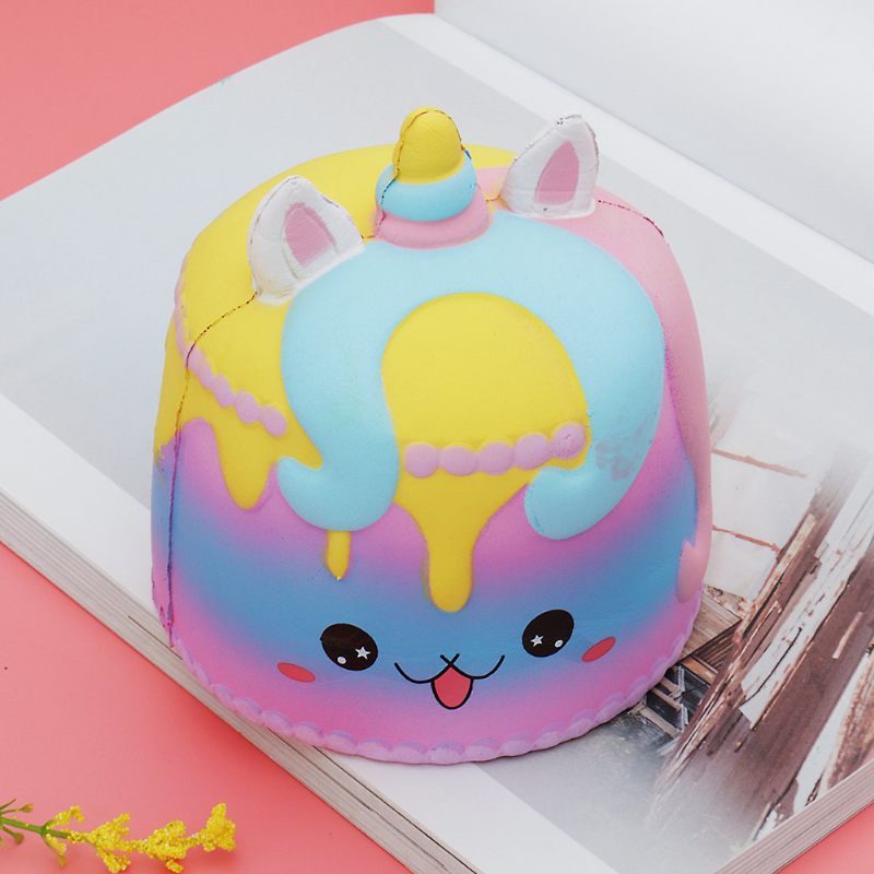 Kawaii Crown Cake Squishy Aranyos Puha Solw Rising Toy Rajzfilm Ajándékgyűjtemény Csomagolással