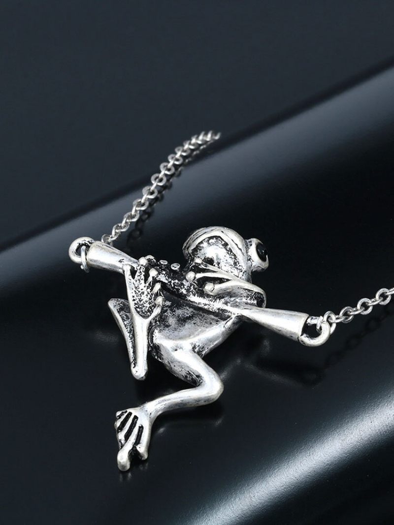 Vintage Frog Pendant Necklace Temperament Hollow Animal