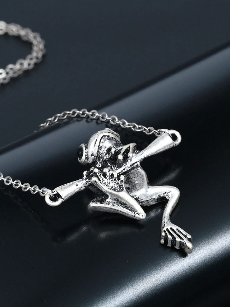 Vintage Frog Pendant Necklace Temperament Hollow Animal