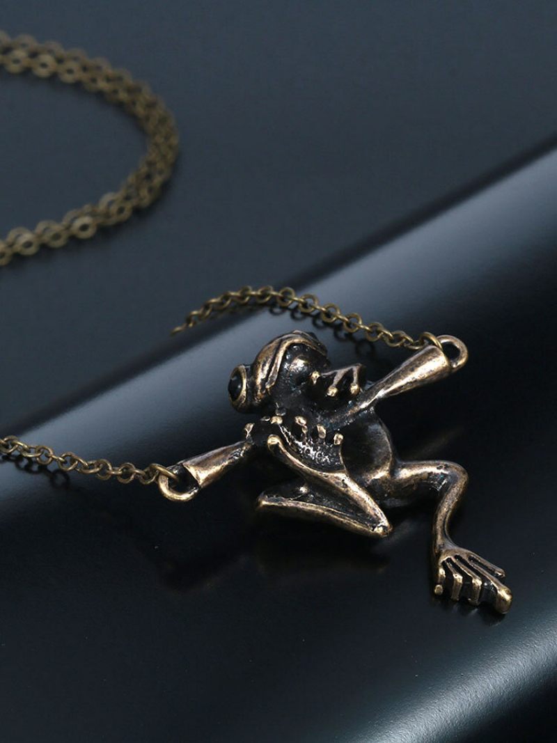 Vintage Frog Pendant Necklace Temperament Hollow Animal