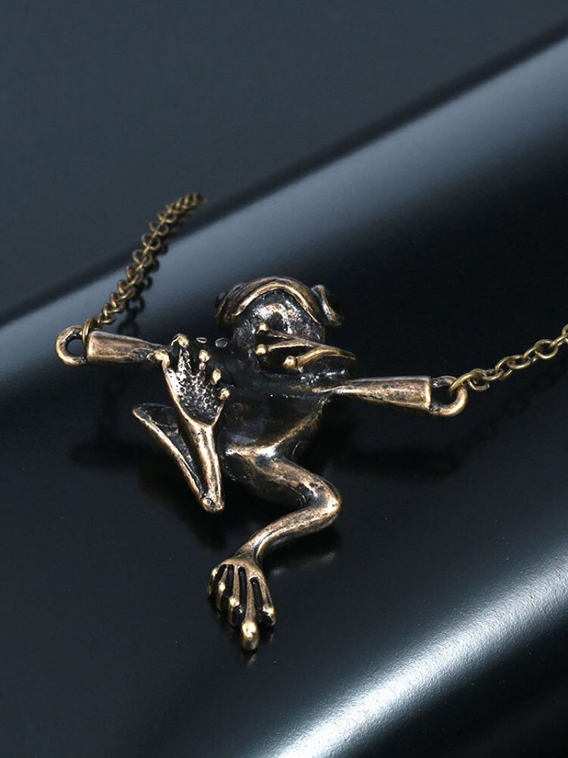 Vintage Frog Pendant Necklace Temperament Hollow Animal