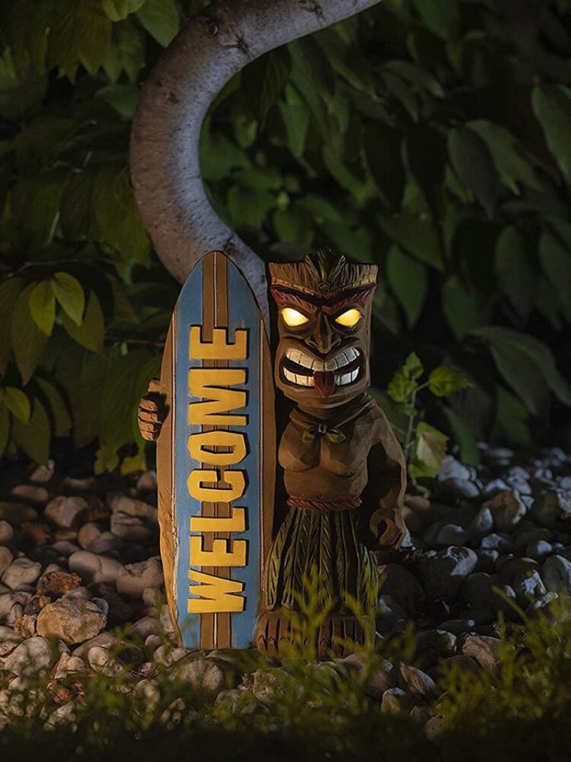 1 Db Led-es Welocme Vintage Resin Kreatív Törzsi Totem Figura Szobor Szörfdeszkával Kültéri Belső Udvari Kerti Dekorációval